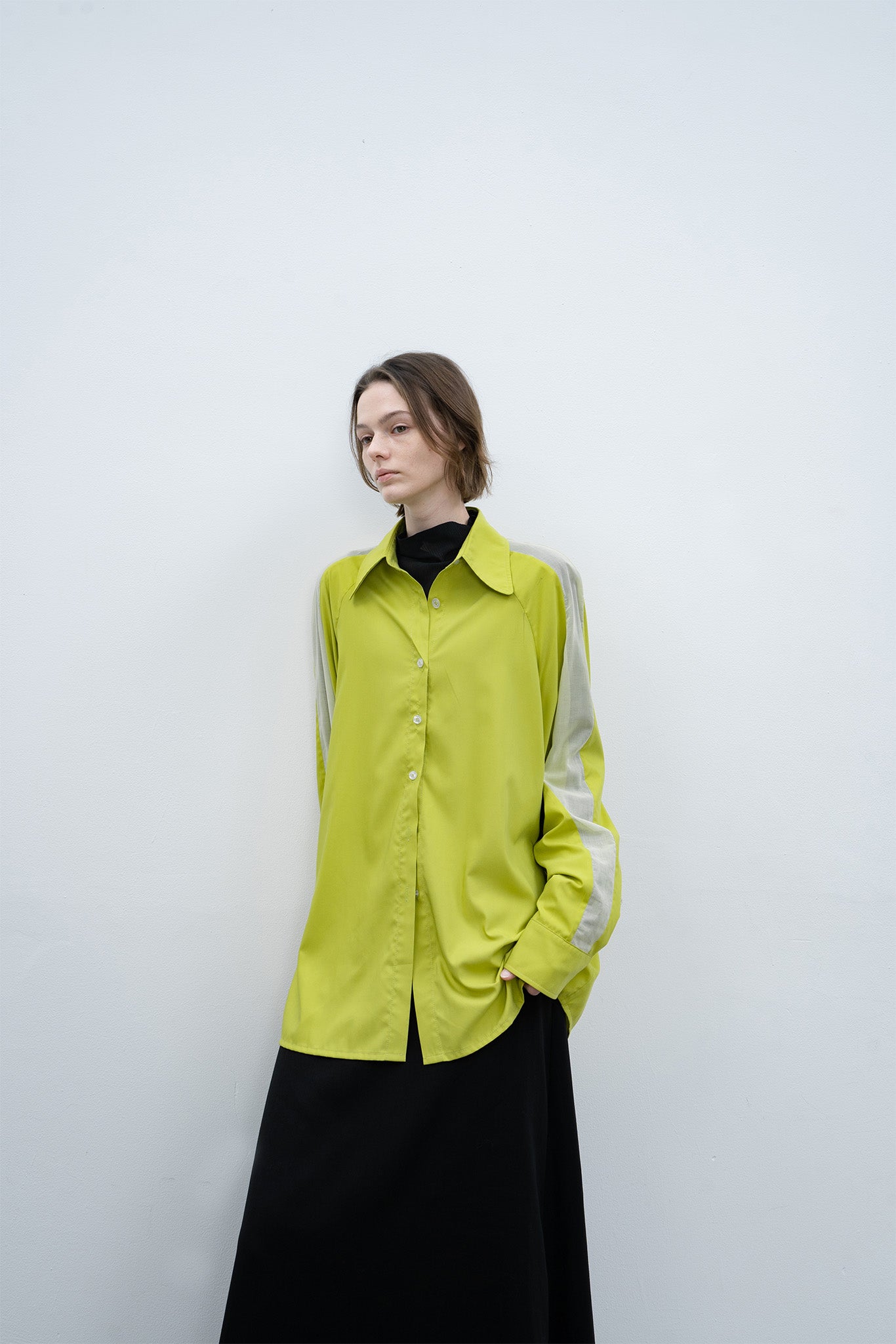 Sleeve line switching loose silhouette shirt 