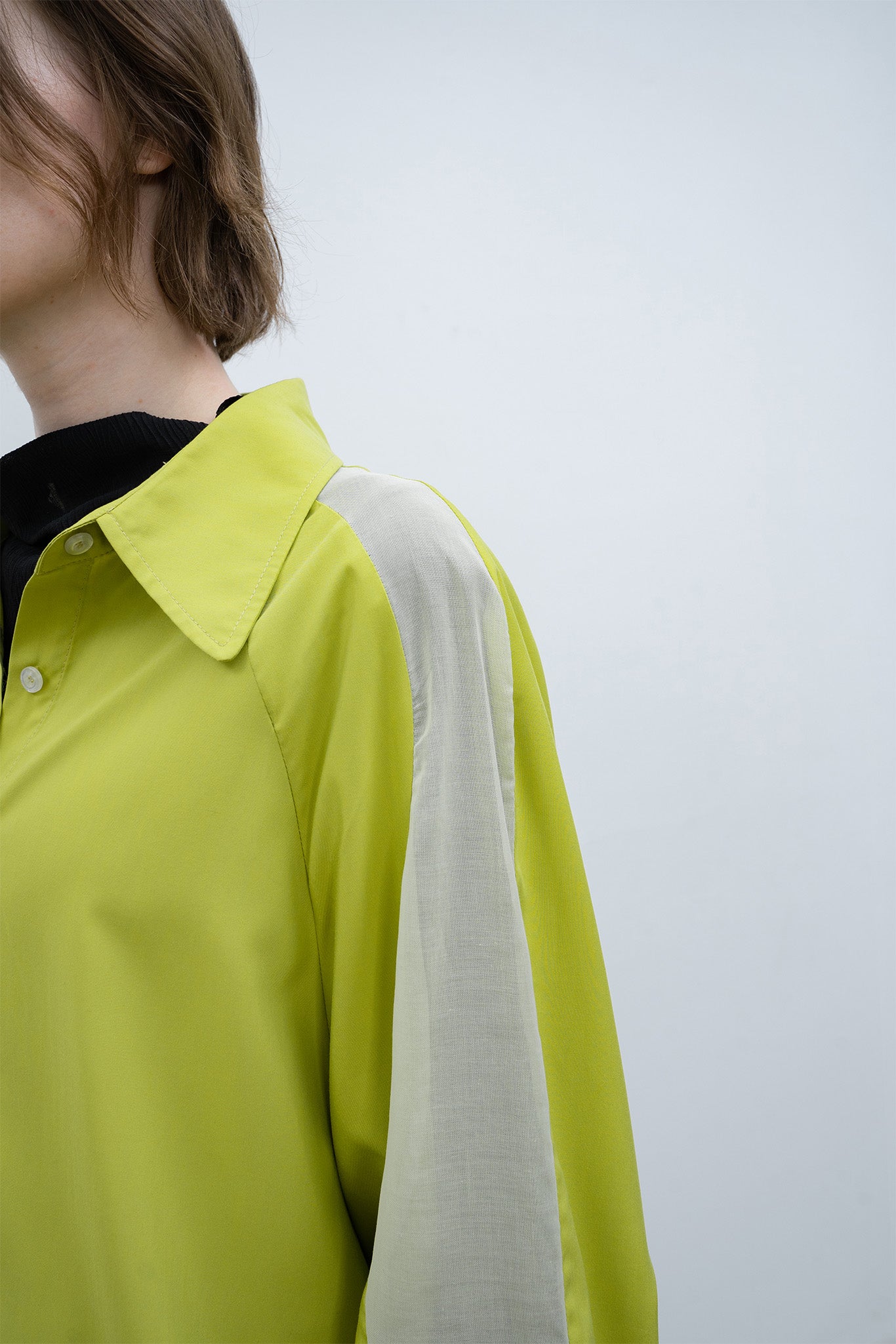 Sleeve line switching loose silhouette shirt 