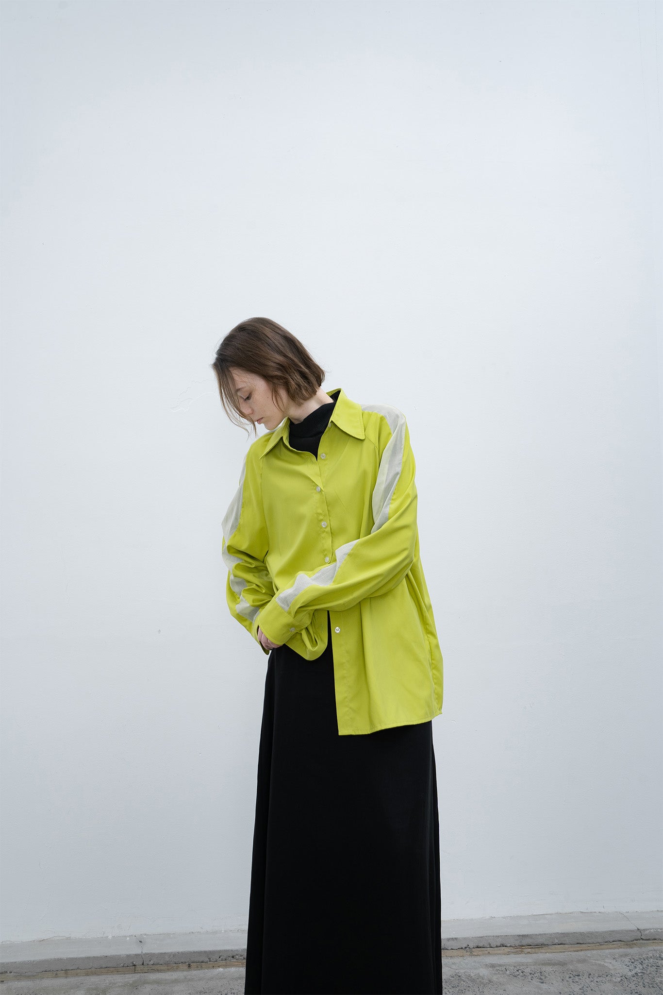 Sleeve line switching loose silhouette shirt 